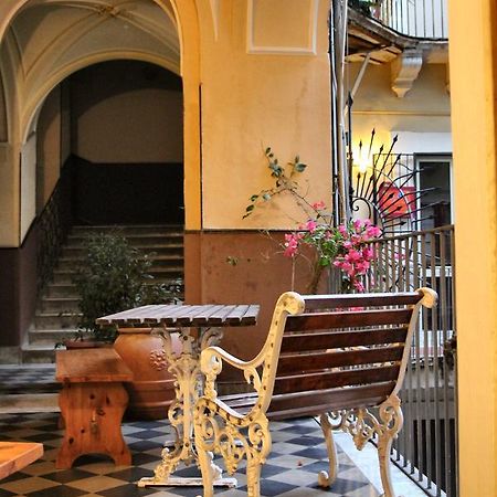 Cortile Stesicoro Bed & Breakfast Catania Bagian luar foto