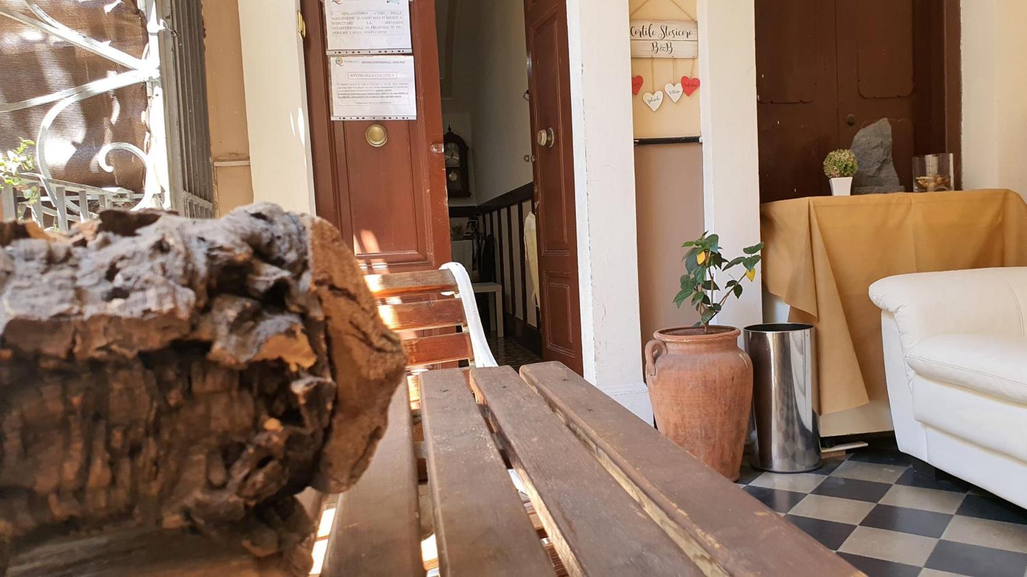 Cortile Stesicoro Bed & Breakfast Catania Bagian luar foto