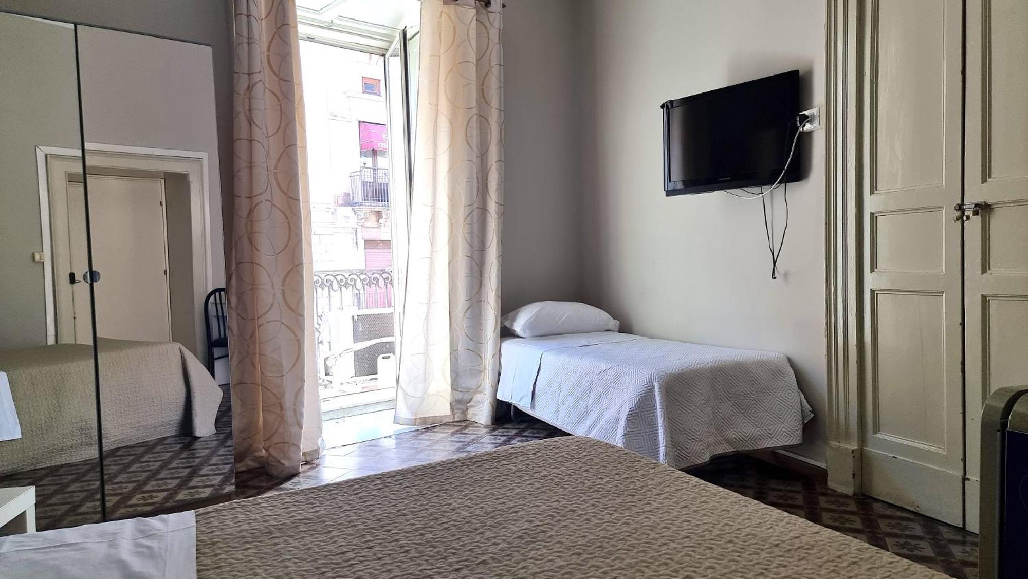 Cortile Stesicoro Bed & Breakfast Catania Bagian luar foto
