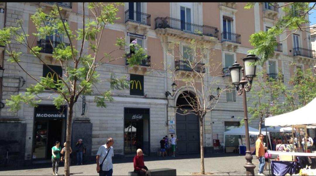 Cortile Stesicoro Bed & Breakfast Catania Bagian luar foto