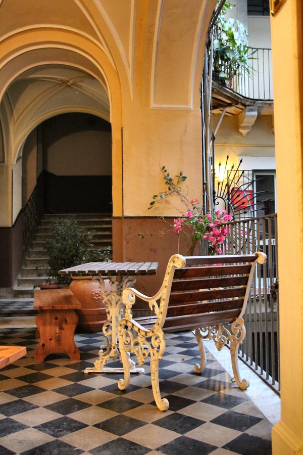 Cortile Stesicoro Bed & Breakfast Catania Bagian luar foto